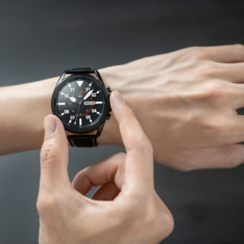007 galaxywatch3 lifestyle image