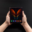 012 galaxyzfold2 lifestyle image 1