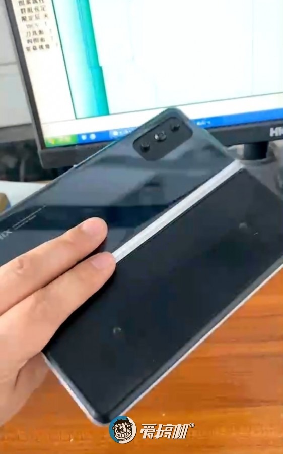Le smartphone pliable Mi MIX de Xiaomi apparaît sur de nouvelles images 55 6051c215d7ca6