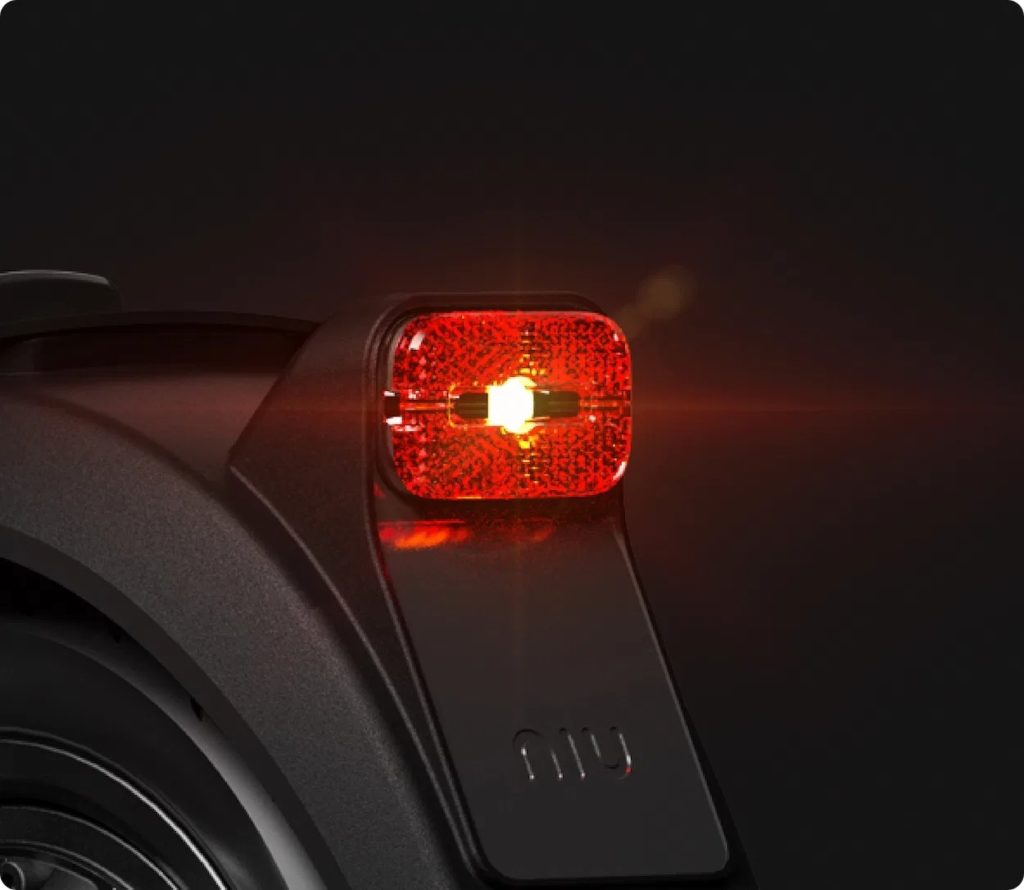 NIU annonce sa première trottinette électrique à partir de 599 € 41 NIU Kick Scooter Brake Light