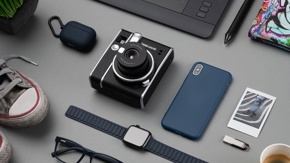 Fujifilm instax mini 40 est un appareil photo rétro qui imprime des photos physiques