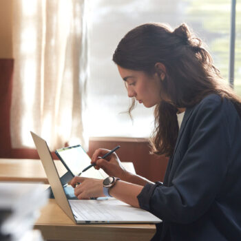 001 galaxybookpro lifestyle 1