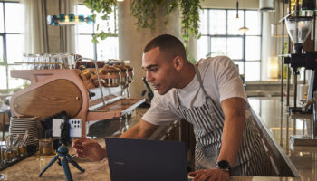 011 galaxybookpro360 lifestyle