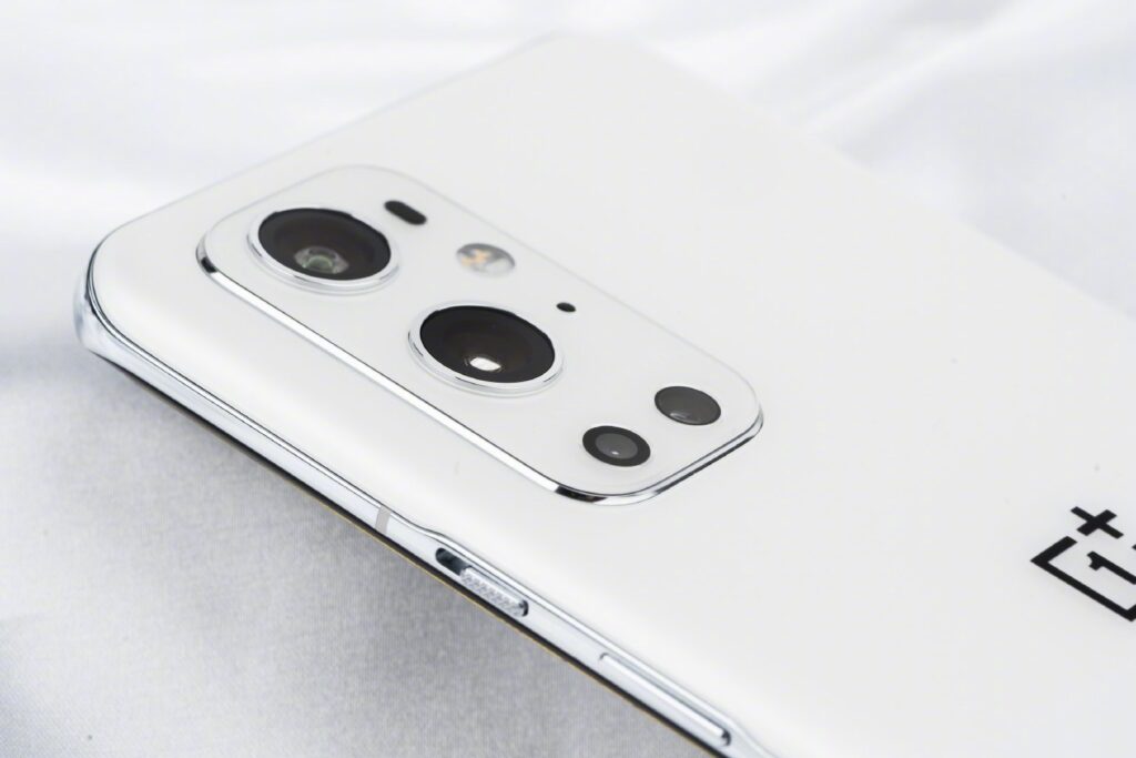 Voici le OnePlus 9 Pro blanc, mais vous ne pourrez jamais l'avoir 54 004dYw4Bly1gt6s81vt67j61900u0tbv
