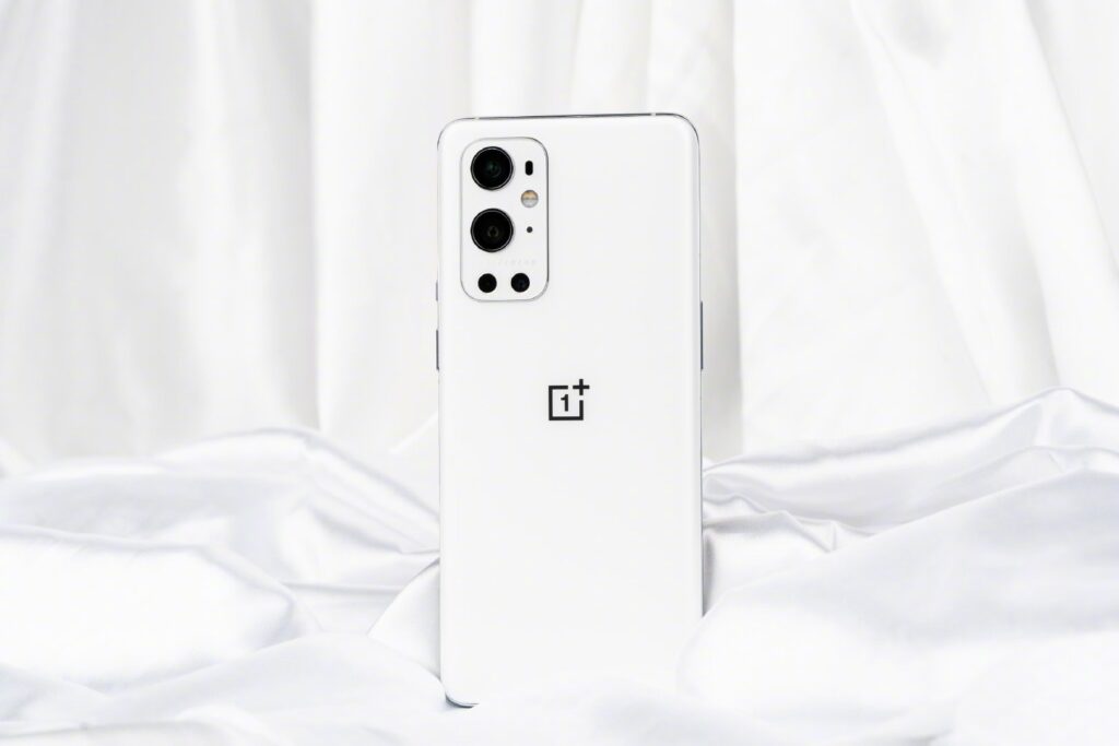 Voici le OnePlus 9 Pro blanc, mais vous ne pourrez jamais l'avoir 55 004dYw4Bly1gt6s874wk9j61900u0wgi