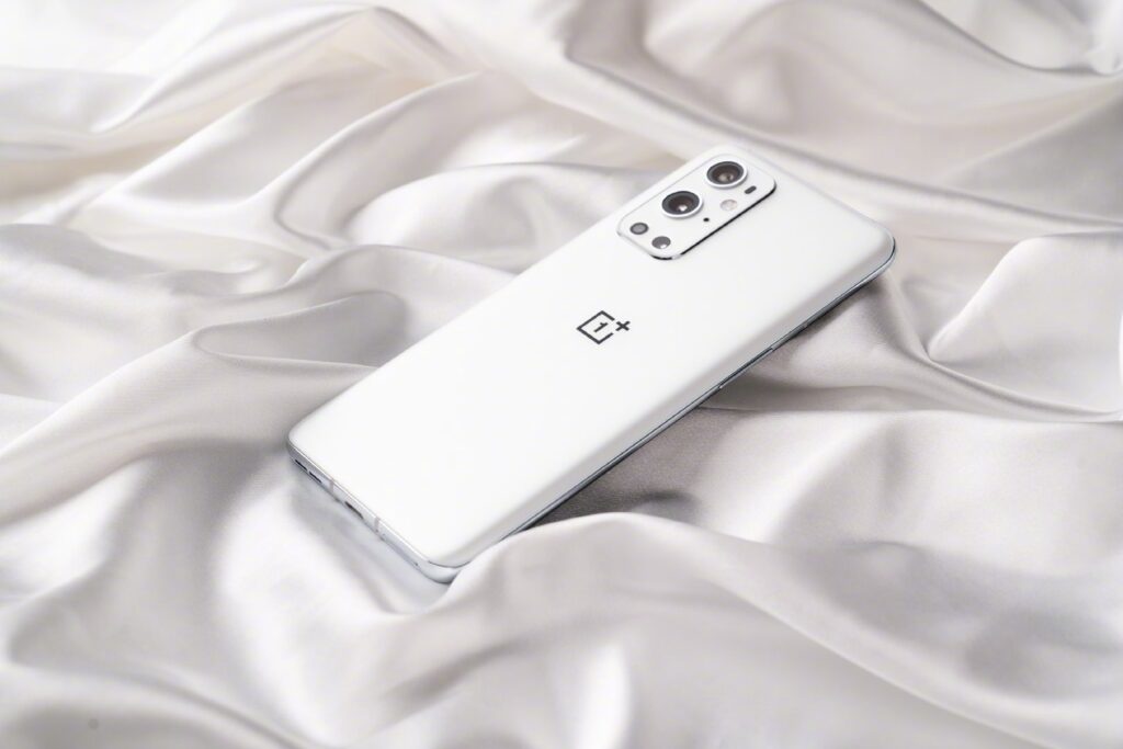 Voici le OnePlus 9 Pro blanc, mais vous ne pourrez jamais l'avoir 56 004dYw4Bly1gt6s8cxgayj61900u0wi5