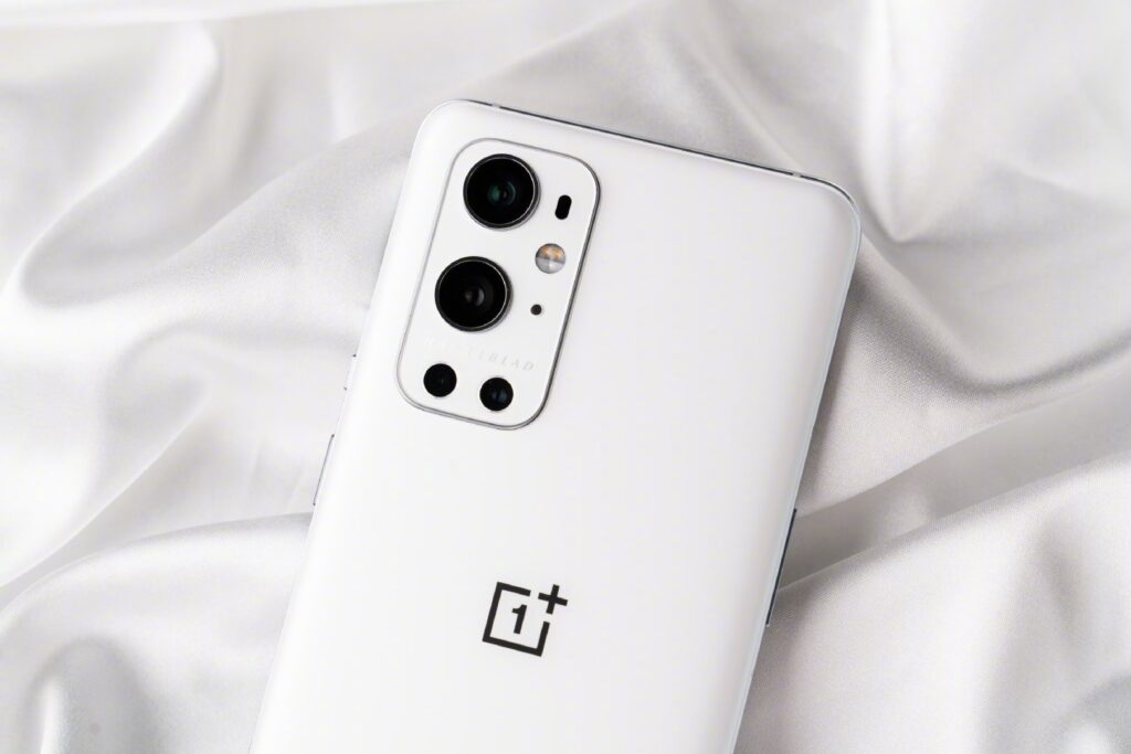 Voici le OnePlus 9 Pro blanc, mais vous ne pourrez jamais l'avoir 57 004dYw4Bly1gt6s8g861hj61900u00x1