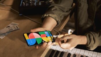 Pixel 5a 5G Lifestyle Charging