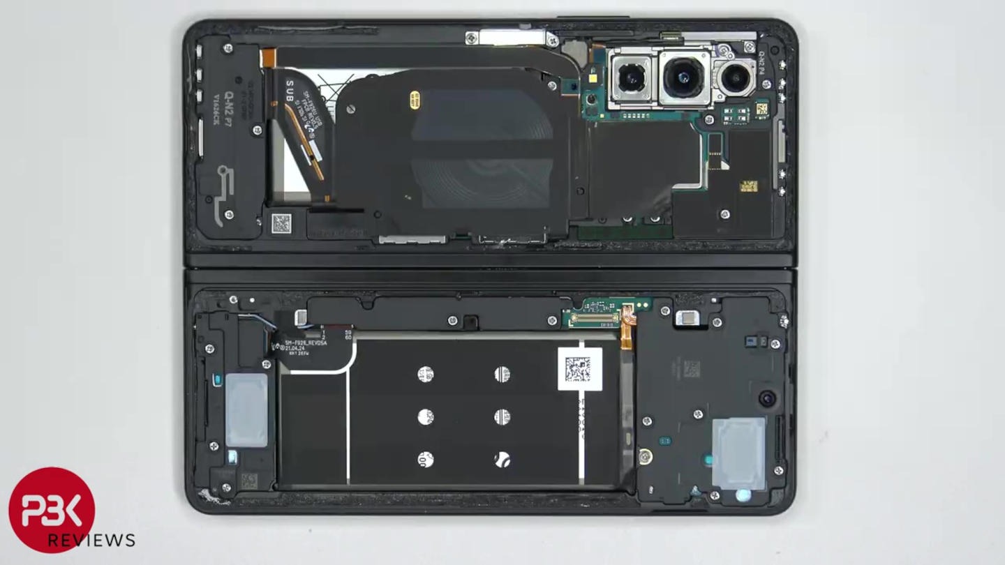 Le démontage du Galaxy Z Fold 3 est pour le moins complexe