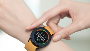 004 galaxywatch4 handson black