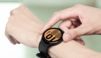 013 galaxywatch4 handson black