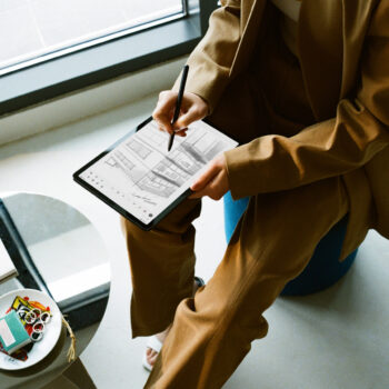 018 galaxytabs7 tabs7plus lifestyle image 2