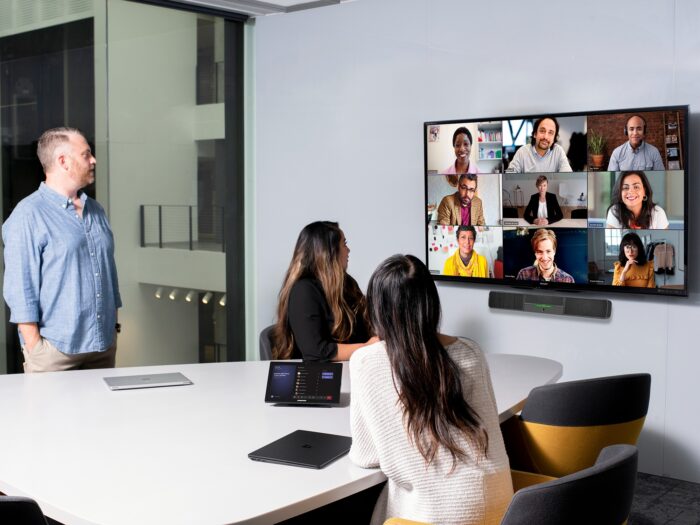 Les nouvelles fonctionnalités de Microsoft Teams et Outlook sont conçues pour le travail hybride