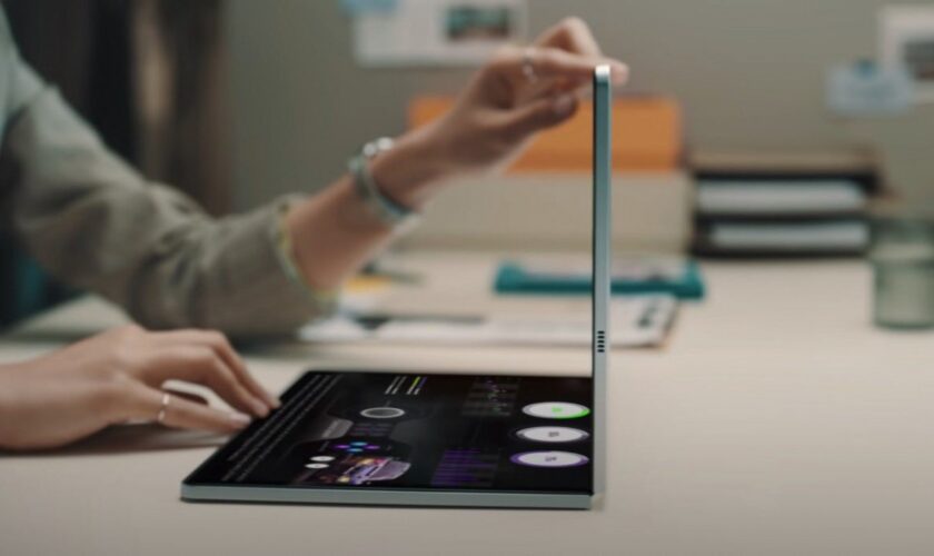 Le Galaxy Book Fold 17 pourrait être le premier ordinateur portable pliable de Samsung 84 E HWU4YXIAA3JdH
