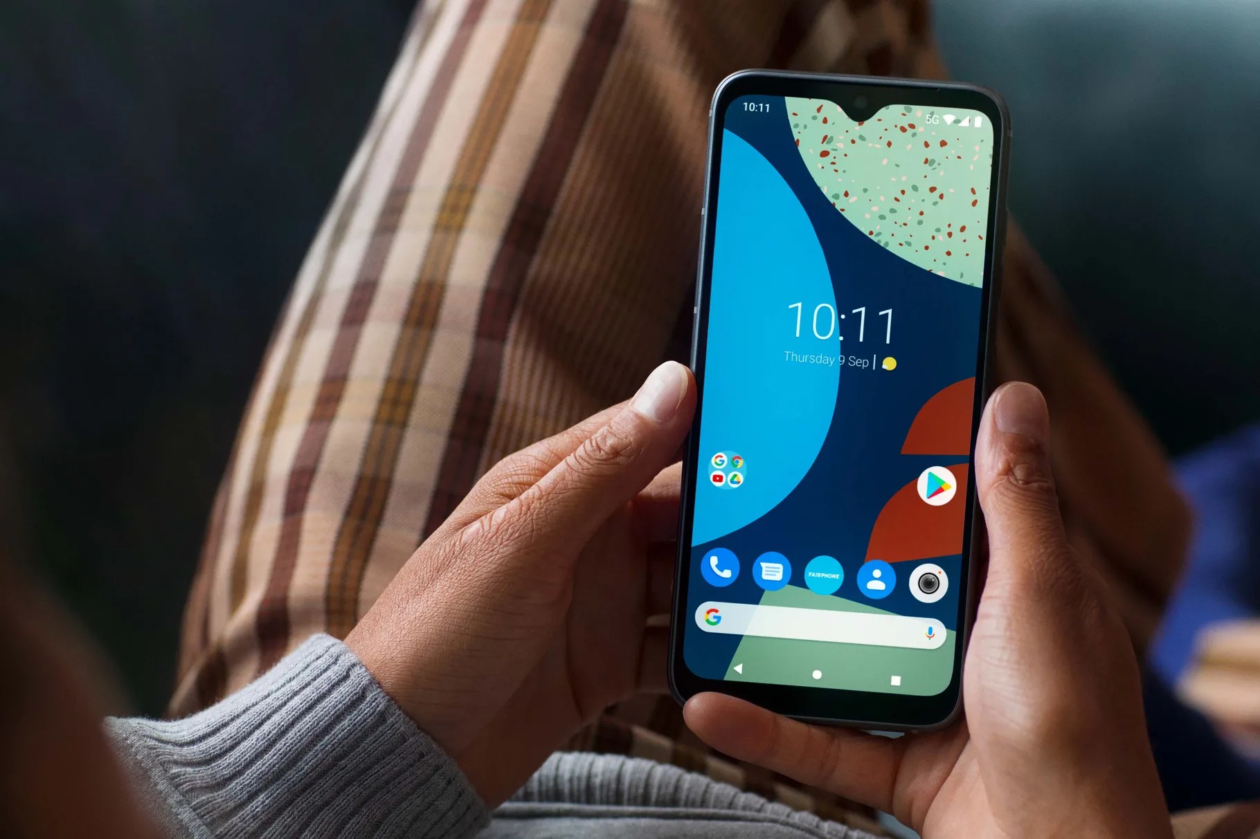 Fairphone 02 grey phone in hand