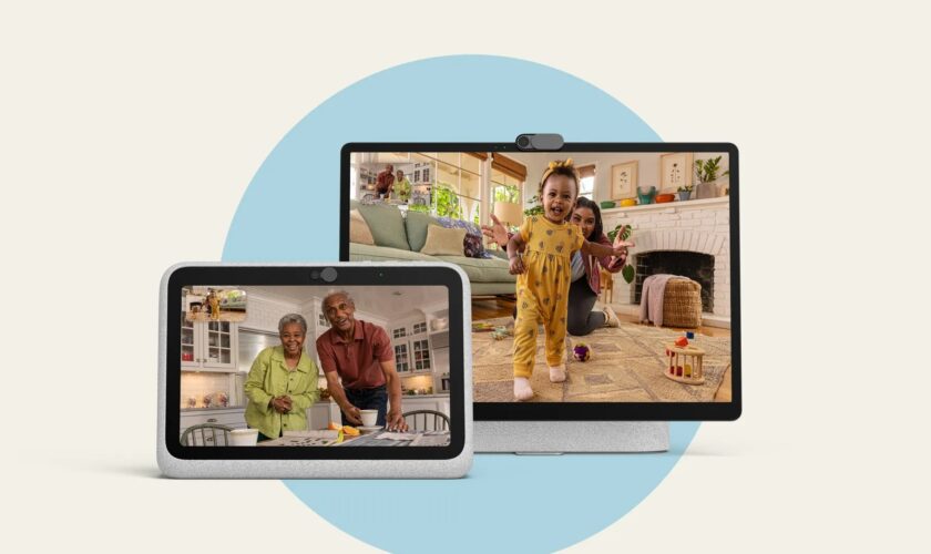 Facebook lève le voile sur les Portal Go et le Portal+ pour des appels vidéo encore meilleurs 72 Portal Go Portal Family Call.0