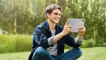 Xiaomi Pad 5 Renders Blanc Lifestyle 01