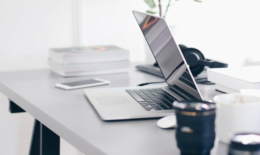 Les ventes de MacBook d'Apple vont s'effondrer en 2022 à cause de la pénurie 87 laptop 2434393 1280