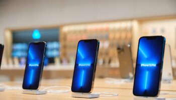 Apple iPhone iPad Availability B