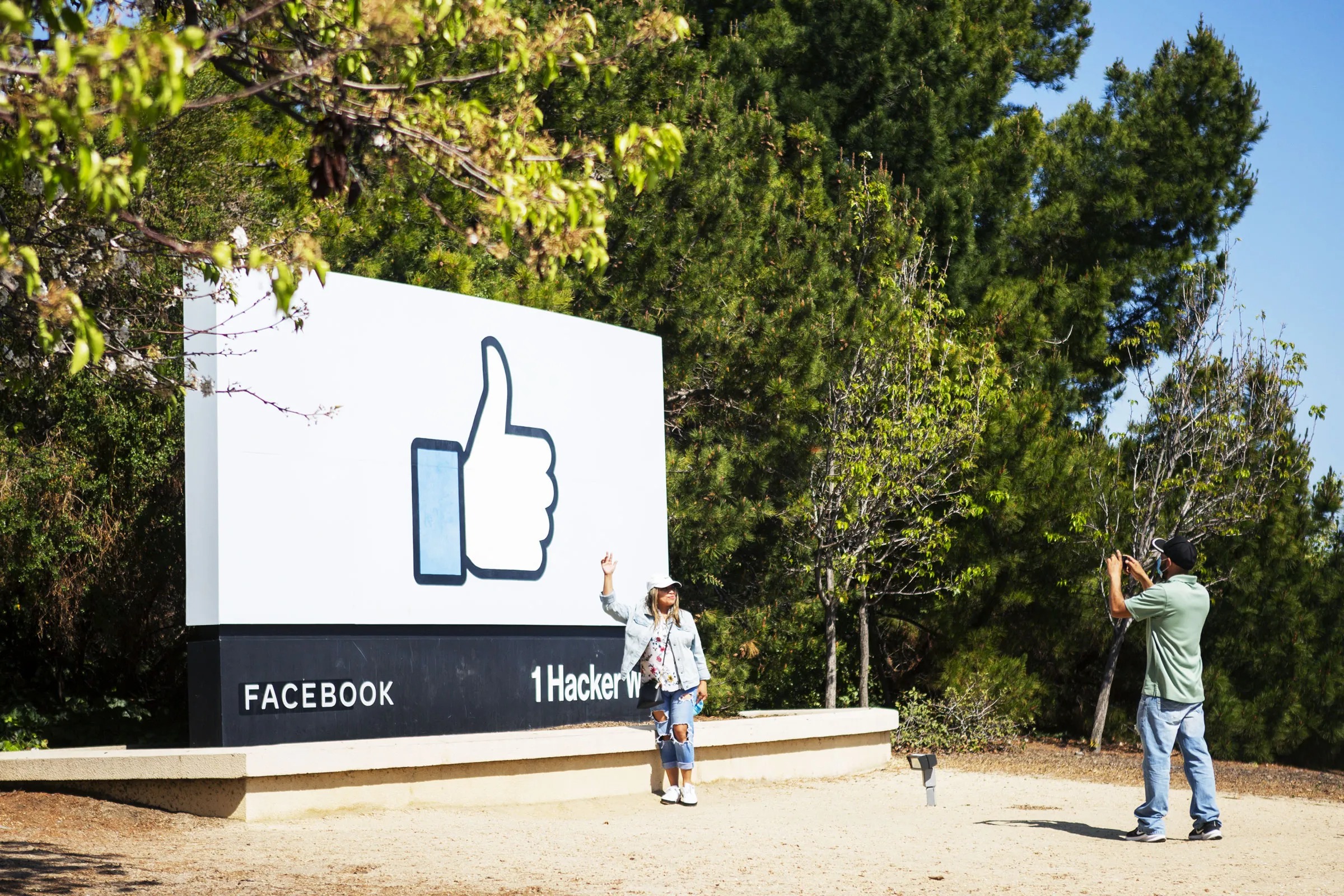 Sec Facebook GettyImages 1232232