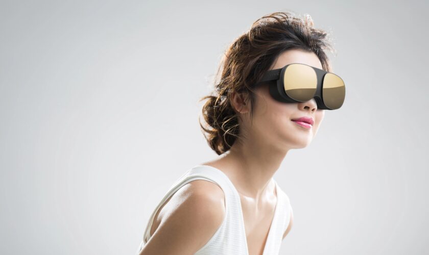 HTC Vive dévoile officiellement ses « lunettes immersives » Vive Flow 67 UQqE3XLhhUaL9axWwW9PwE.jpg