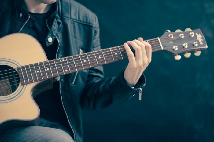 Comment accéder à l’accordeur de guitare de Google Recherche ?
