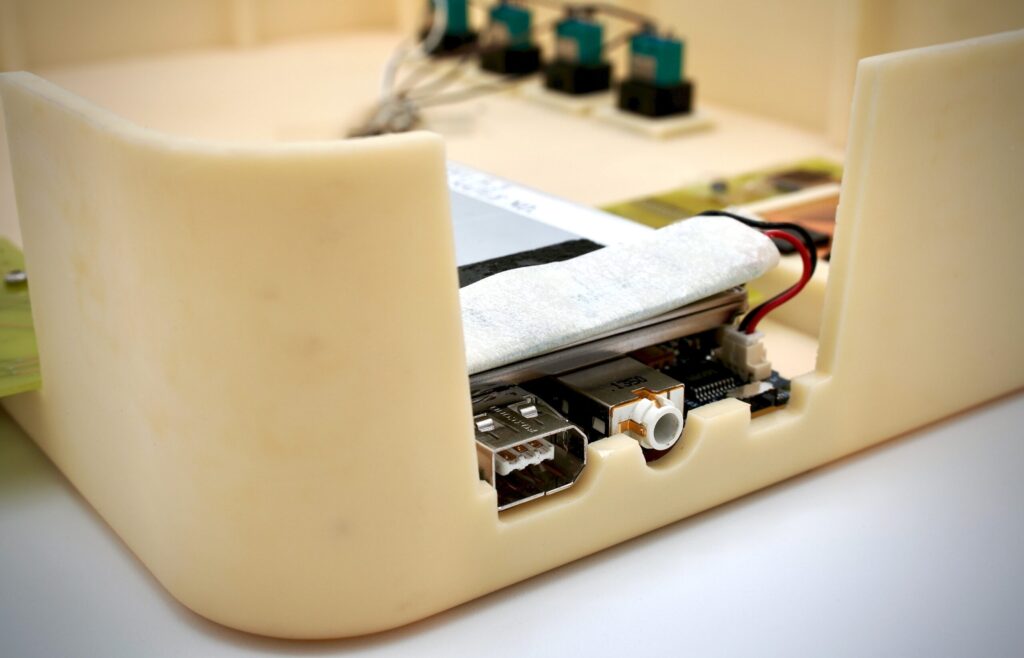 Apple a fabriqué ce prototype pour cacher le design original de l'iPod et éviter les fuites 42 iPod 4 scaled 1