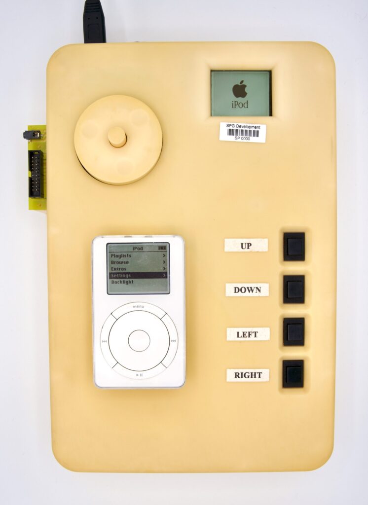 Apple a fabriqué ce prototype pour cacher le design original de l'iPod et éviter les fuites 43 iPod 6 scaled 1