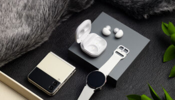 025 galaxyzflip3 5g cream galaxywatch4 silver galaxybuds2 white