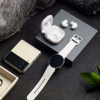 025 galaxyzflip3 5g cream galaxywatch4 silver galaxybuds2 white
