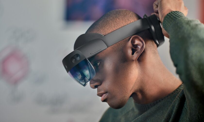 Samsung et Microsoft développeraient un dispositif HoloLens de réalité augmentée 76 08 tutorials