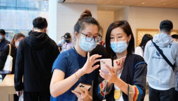 Apple iPhone iPad Availability B 1