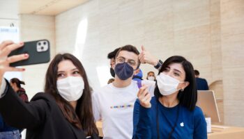 Apple nso istanbul bagdat selfie