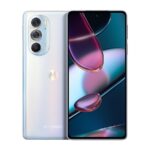 Voici le Moto Edge X30 équipé du Snapdragon 8 Gen 1 et d'une caméra frontale sous l'écran 47 Motorola Moto Edge X30 in Glacie