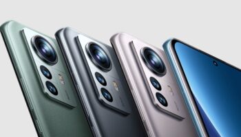 Xiaomi 12 and 12 Pro backs