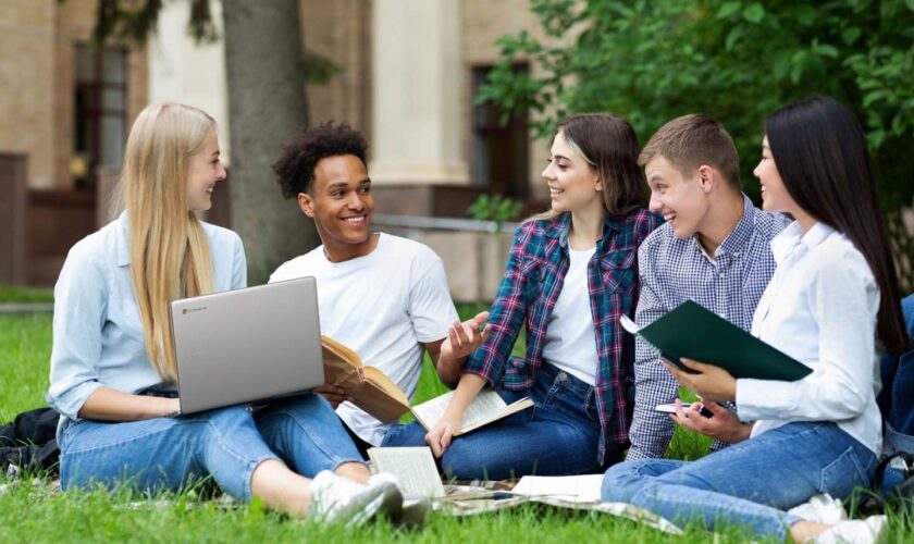 Acer Chromebook 2022 lifestyle h