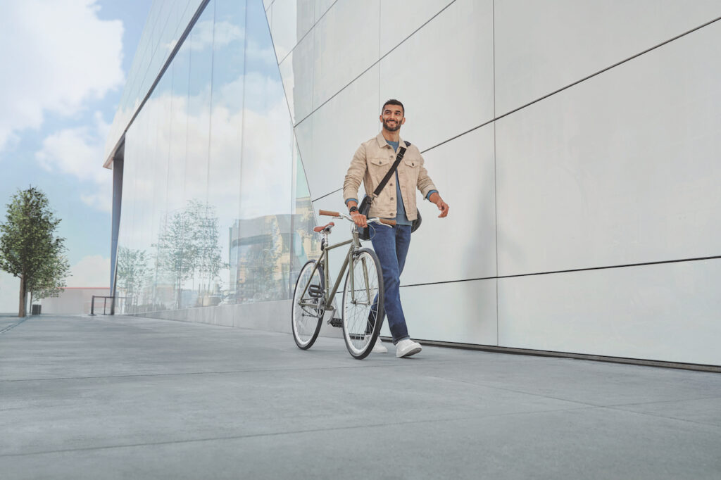 CES 2022 : Garmin lance les montres Venu 2 Plus et Vivomove Sport 52 Visuel N› 1 20210614 Hero FIT 0210 CMYK