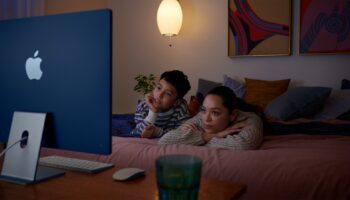 apple new imac spring21 lifestyl 1