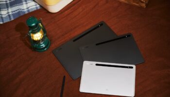 003 lifestyle galaxytabs8ultra g