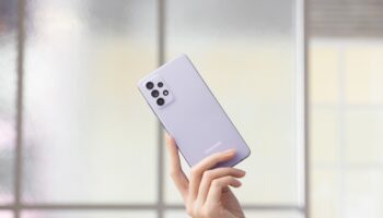 016 galaxya52 handson violet