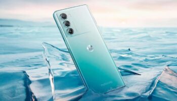 1639068075 550 Motorola Edge S30