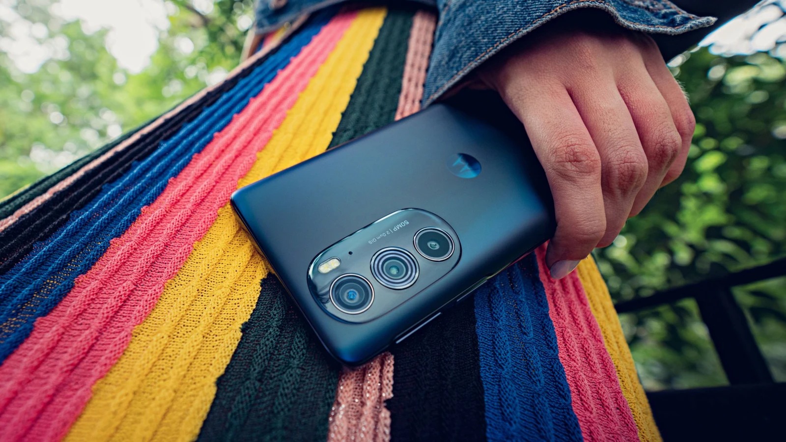 Voici le Motorola Edge 30 Pro avec sa puce Snapdragon 8 Gen 1 et sa caméra frontale de 60 mégapixels