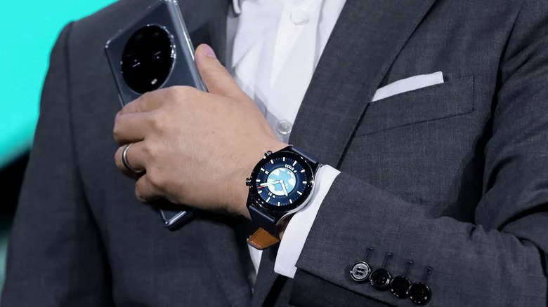 a smartwatch with analog style 1