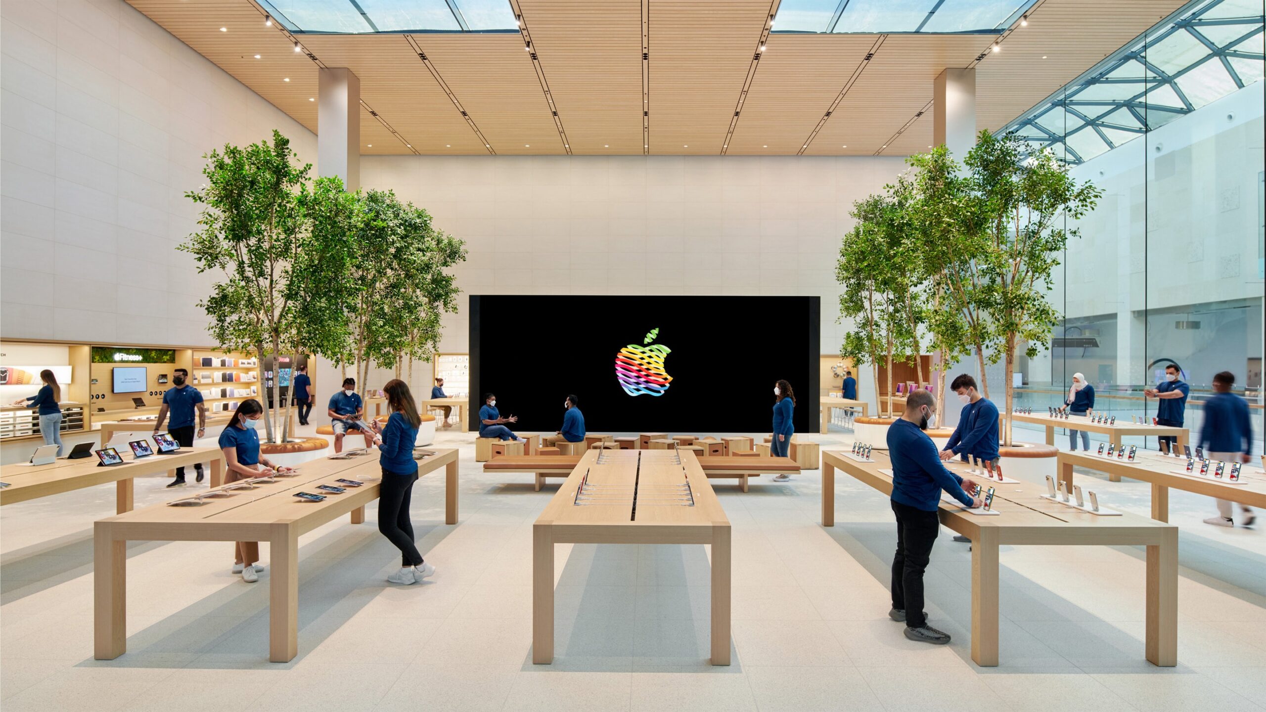 Apple New store opening Yas Mall scaled