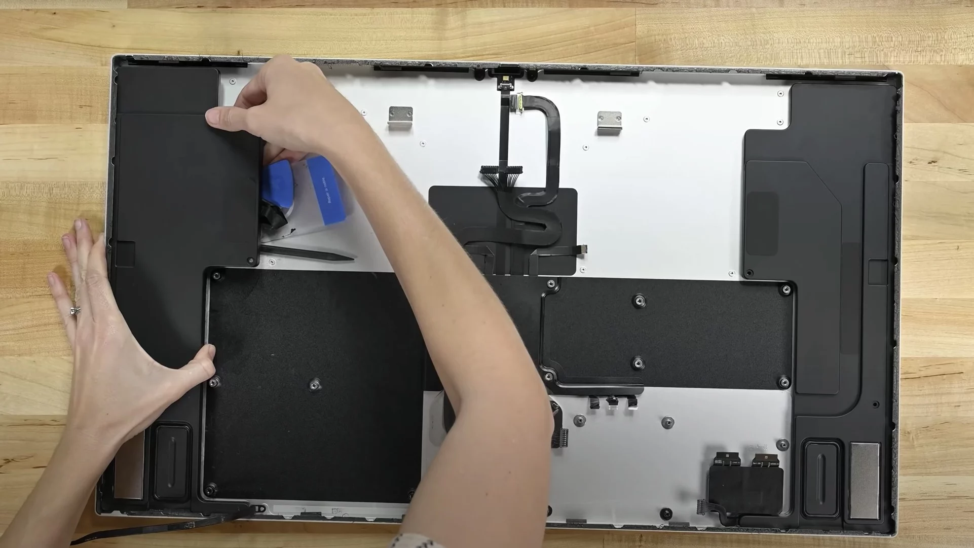 Le démontage d’iFixit montre que le Studio Display est plein de surprises