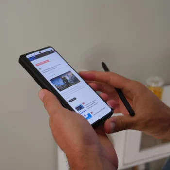 Galaxy Z Fold 3 106 1