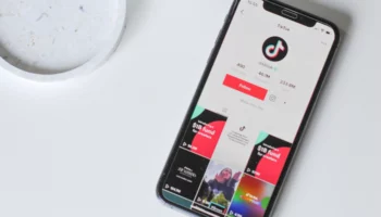 hello i m nik ZmY7AG1l0Eo unsplash