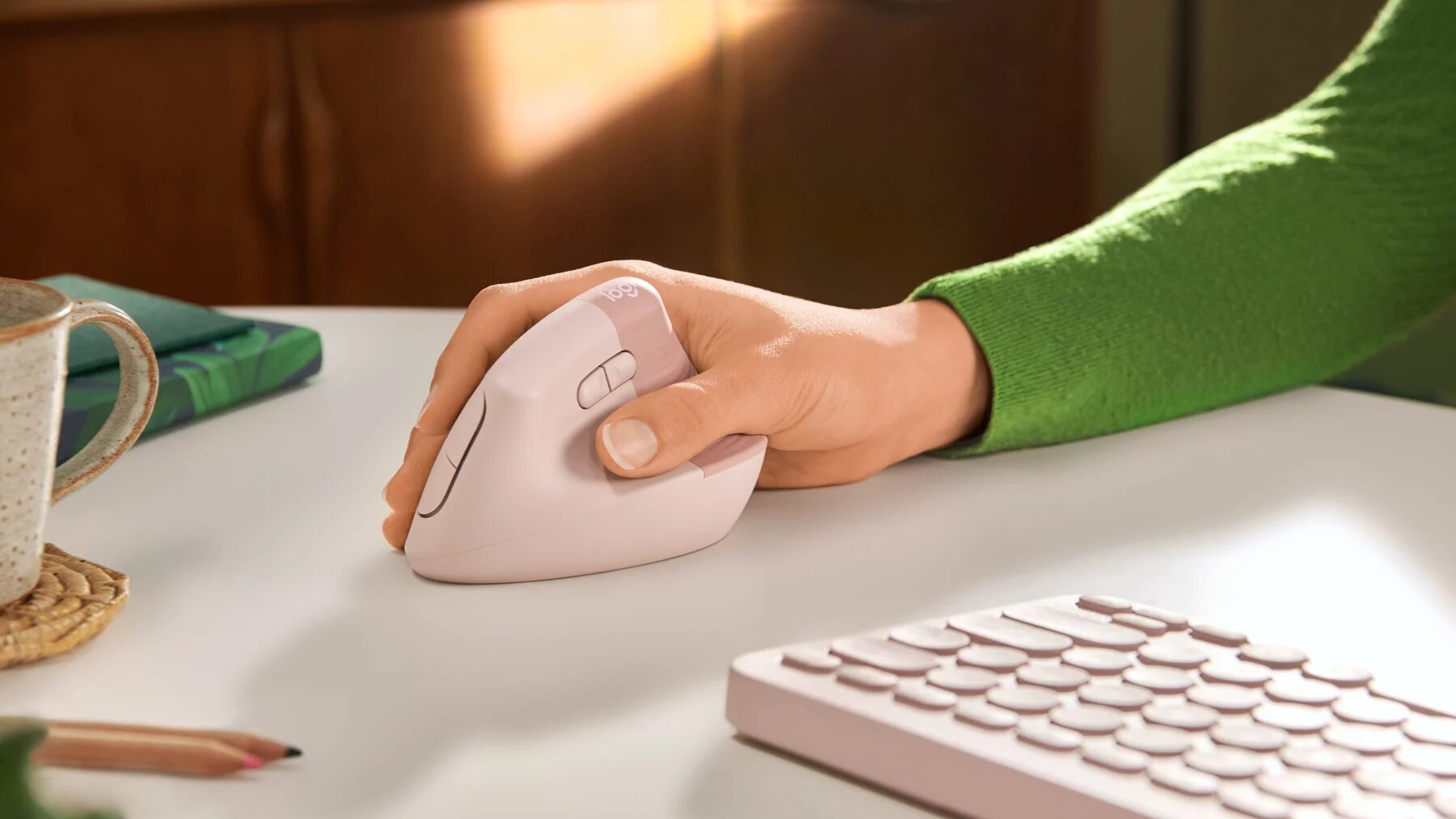 La souris Logitech Lift Vertical est une souris ergonomique