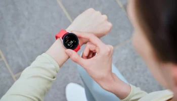 005 lifestyle galaxywatch4 pinkgold