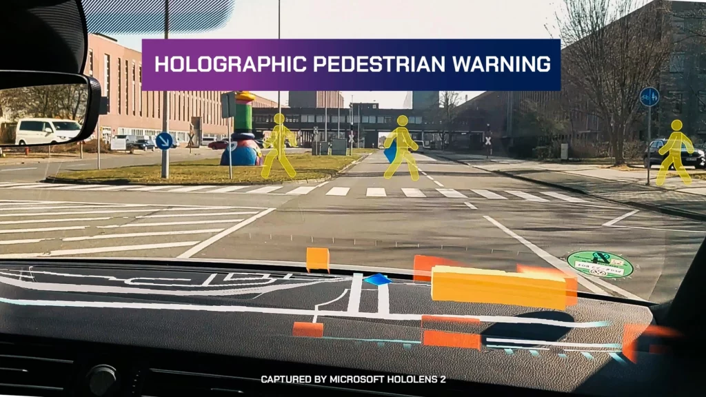Microsoft s'associe à Volkswagen pour introduire la réalité augmentée dans les voitures 52 20220428 HoloLens Still Pedestri